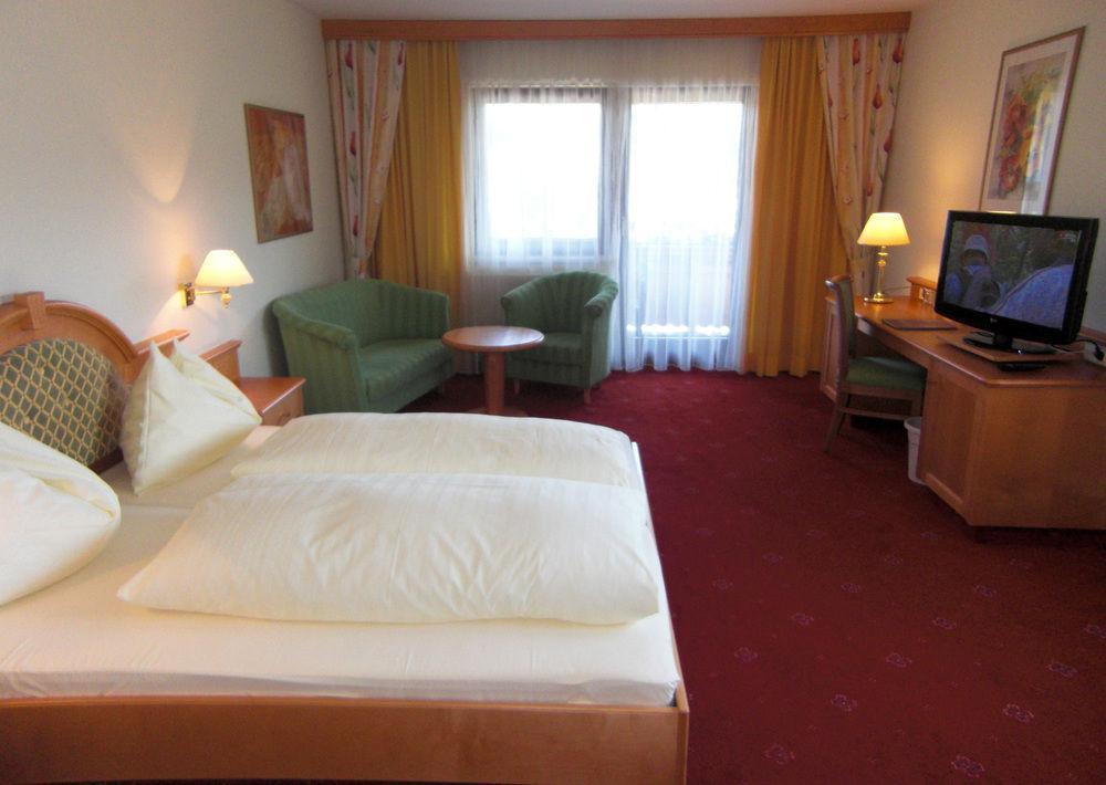 Hotel Sonnenuhr ครัมซาค ภายนอก รูปภาพ