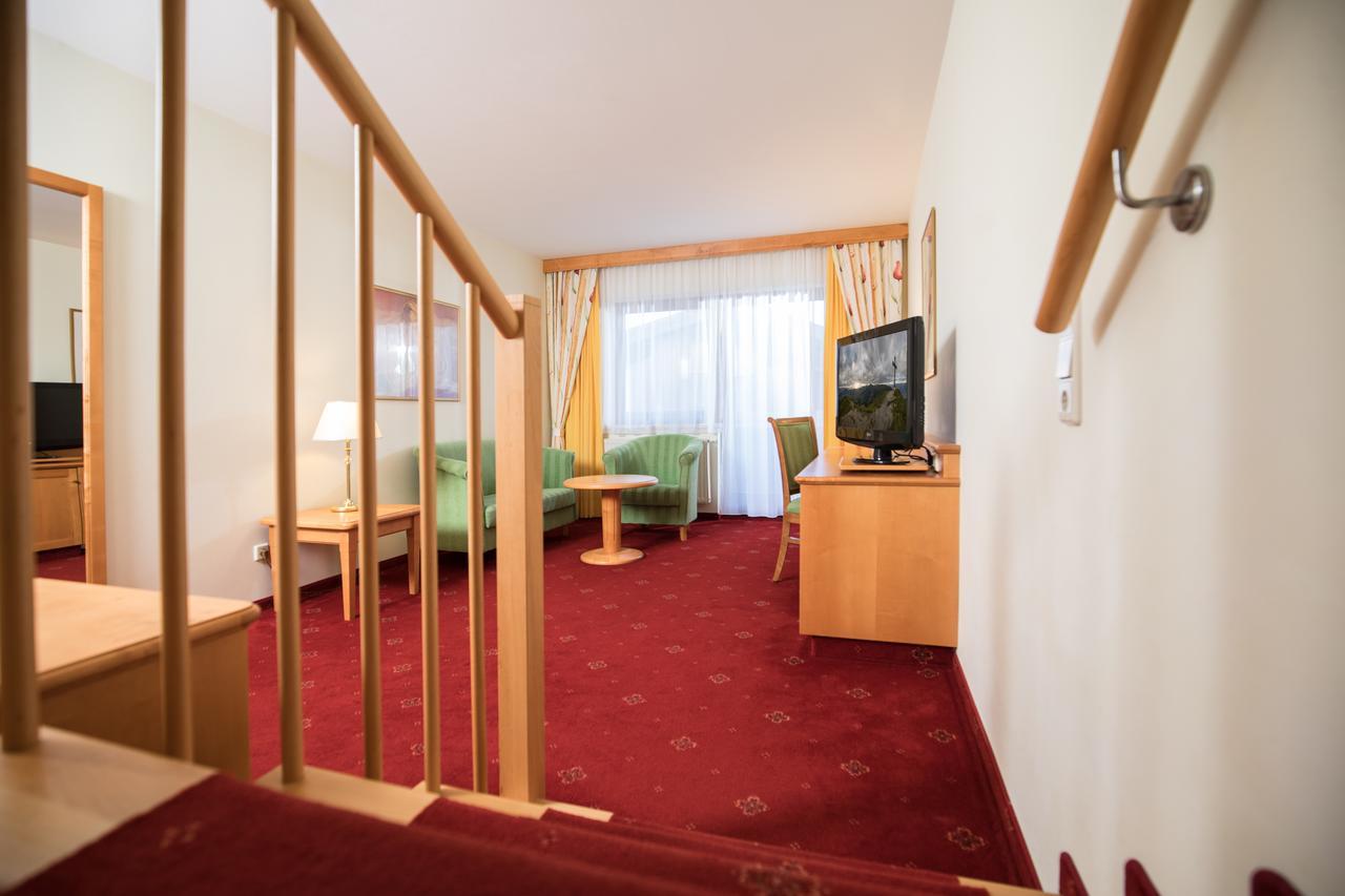 Hotel Sonnenuhr ครัมซาค ภายนอก รูปภาพ