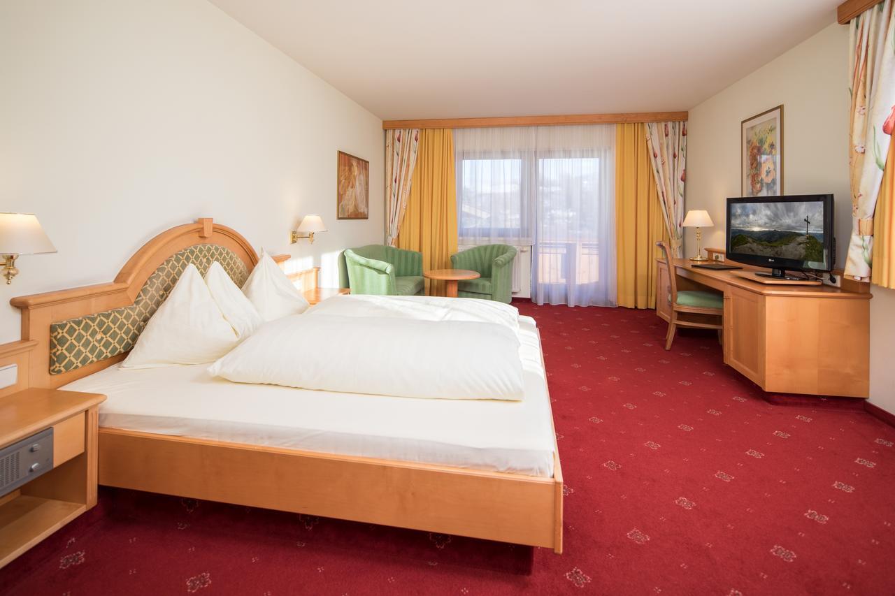 Hotel Sonnenuhr ครัมซาค ภายนอก รูปภาพ