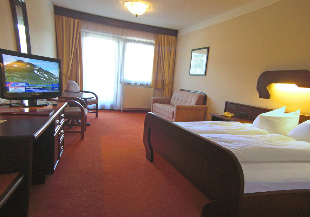 Hotel Sonnenuhr ครัมซาค ภายนอก รูปภาพ